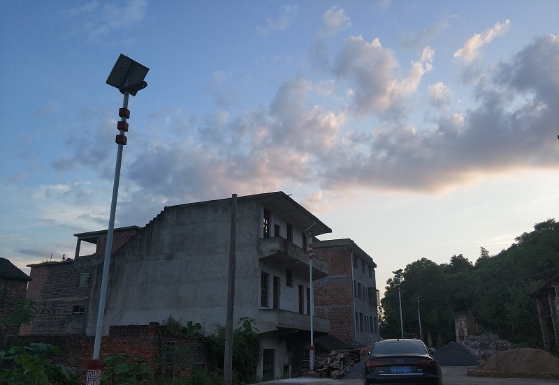 太阳能路灯的防雷接地装置安装规范